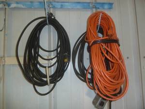 lot 98 image: Extension Cords, Bungees & Ratchet Straps
