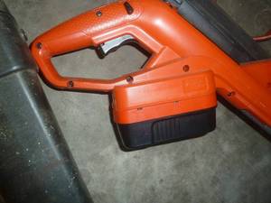 lot 102 image: Black & Decker Cordless Trimmer & 2 Blowers