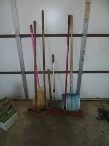 lot 103 image: Brooms, Shovels & Ice Scraper