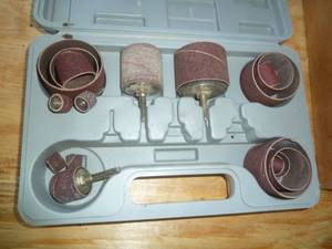 lot 117 image: Round Sanding Disc Set & Round Wire Brushes