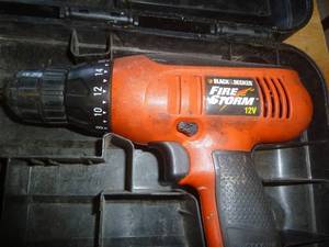lot 137 image: Black & Decker 38 Drill 12v