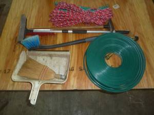 lot 140 image: Soaker Hose, Rope, Dust Pan