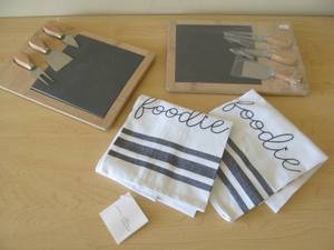 serving wood trays, towels