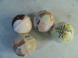 lot 182 image: 4 New Primal Elements Bath Bombs