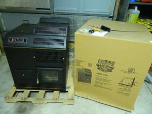 lot 1 image: NEW Amaizablaze Model 7100 Corn Stove 70K BTU - LAST ONE