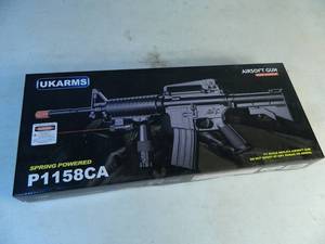 lot 10 image: New AR Style Airsoft Gun