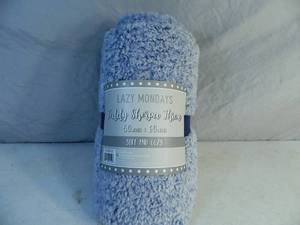 lot 49 image: New Super Soft Sherpa Throw