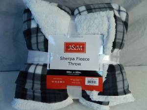 lot 103 image: New Sherpa Fleece Throw