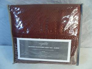lot 119 image: New Brushed Microfiber Queen Sheet Set