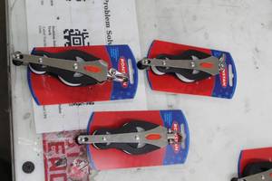 lot 255 image: Lot of (3) Ronstan 40mm Fiddle Block Becket RF41510