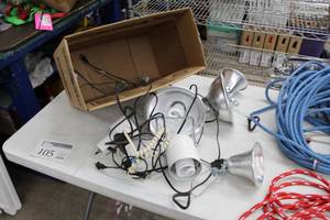 lot 105 image: Fluorscent Lamp Clamp Desk Lights