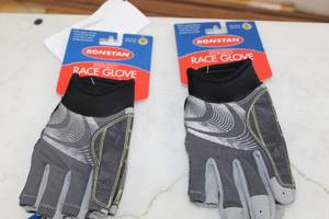 lot 315 image: Lot of (2) Ronstan Sticky Race Glove S