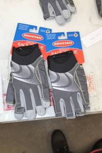 lot 317 image: Lot of (2) Ronstan Sticky Race Glove M