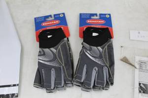 lot 322 image: Lot of (2) Ronstan Sticky Race Glove XXL