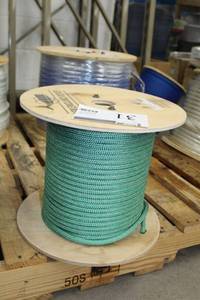 lot 31 image: New England Ropes 11mm Endura Green Mottled Rope 600 Foot Reel