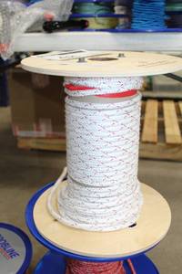 lot 48 image: New England Ropes 516in. Sta-Set X WhiteRed Fleck Rope 600 Foot Reel