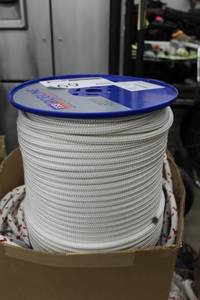 lot 69 image: FSE Robline 1332in. DyneemaPolyester Globe 5000 mk3 White Rope 656 Foot Reel