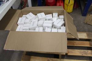 lot 3 image: Quick Optical Equipment Lights and Light Kits