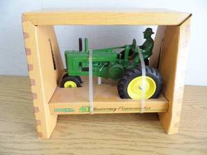 Ertl John Deere 40th Anniversay Tractor