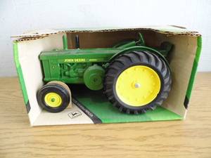Ertl John Deere 544 Tractor
