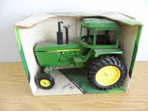 Ertl John Deere 5506 Tractor