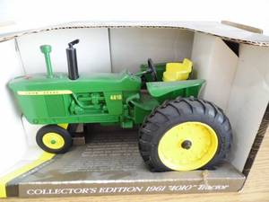 Ertl John Deere 196104010 Tractor