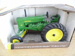 Ertl John Deere 1953 70 Row Crop Tractor