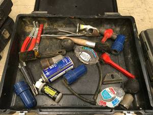 lot 400 image: Battery Tools