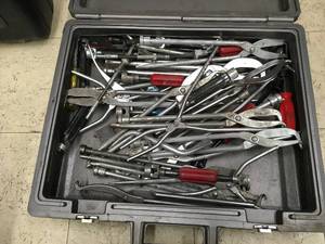lot 404 image: Drum Brakes Tools
