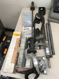 lot 442 image: Misc Automotive Tools