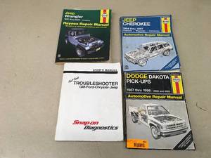 lot 463 image: Haynes Jeep Repair Manuals & Haynes Dodge Repair Manual
