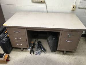 lot 477 image: Desk
