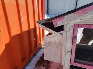 lot 16 image: Used Rabbit Hutch