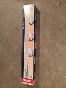 lot 20 image: New Lumin 3 Light Track Light Kit