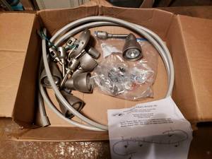lot 29 image: 5 Light Flexible Track Light