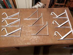 lot 38 image: Shelf Brackets - 9