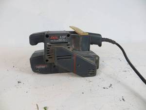 lot 9 image: Skil Handheld Belt Sander