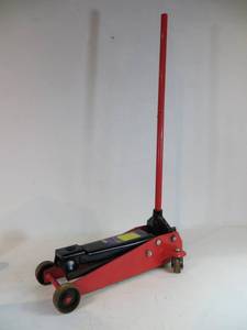 lot 12 image: 2.75 Ton Hydraulic Floor Jack