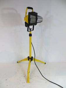 lot 18 image: Shop Light