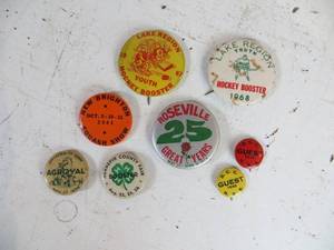 lot 28 image: 8 VINTAGE Pinback Buttons