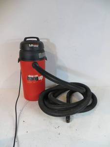lot 21 image: Shop-Vac Hang Up Wet Dry Vacuum