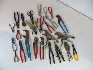 lot 24 image: Miscellaneous Pliers