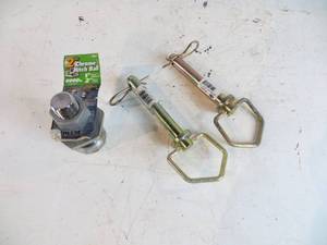 lot 45 image: 2 Chrome Hitch Ball & 2 Hitch Pins