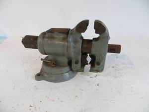 lot 58 image: Tabletop Vice