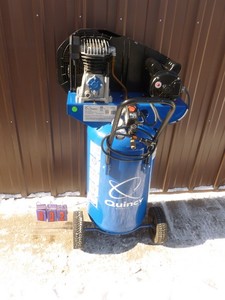 Quincy 26 gallon 2 hp air compressor. Looks new. Tested & works. As shown.