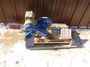 Mk Tile saw with pump. Used condition. Tested & works. As shown.