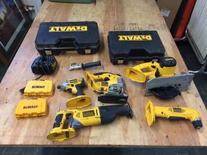 lot 1 image: DeWalt 18V tool combo