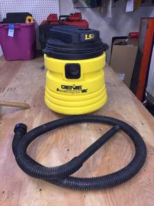 lot 5 image: Genie 6 gallon shop vac and Black and Decker weed whip