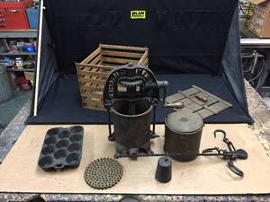 lot 47 image: Cast iron antiques