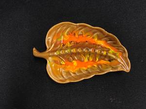 lot 37 image: Retro orange  yellow leaf ashtray  dish, California USA MCM mid-century modern, vintage 1960s